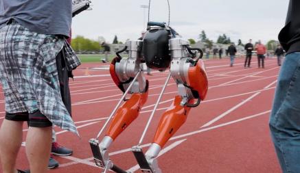 Робот без головы попал в Книгу Гиннеса, установив мировой рекорд по бегу на 100 метров