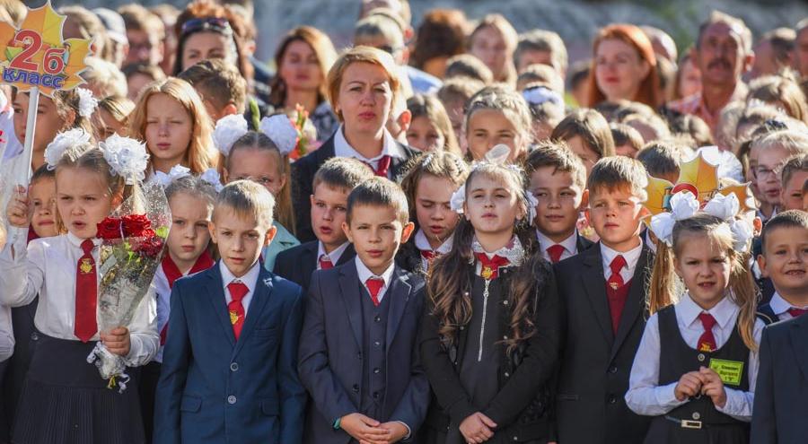 Там заявили, что дети могут носить блузки, рубашки,