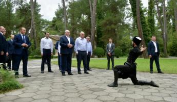 Лукашенко улетел из Сочи в Пицунду