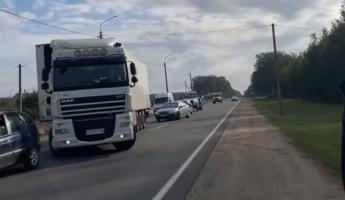 На белорусской границе с Польшей появились очереди, чтобы попасть в очередь