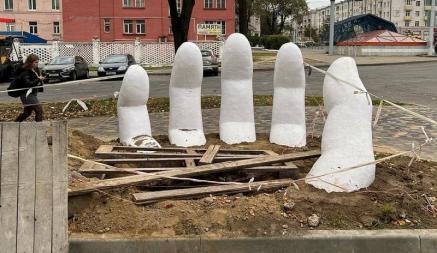 В Минске заметили руку, поднимающуюся из-под земли. Но до Мозырской ей далеко