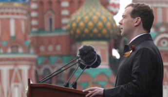 Медведев странно ответил на троллинг Маска