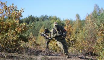 Белорусские военные подготовили позиции для стрельбы на железной дороге