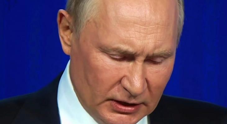 Путин самое опасное для политика вцепиться в свое кресло руками и зубами