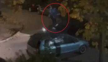 В Минске мужчина прыгал на крыше такси. Зачем?