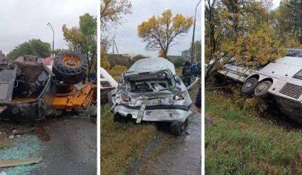 Под Минском пострадали 15 человек из-за столкновения автобуса с погрузчиком