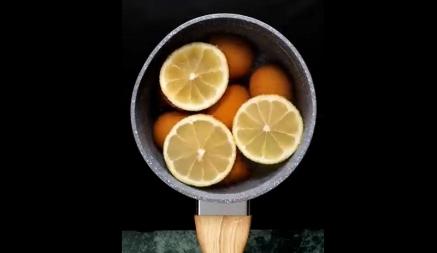 Зачем бросать лимон в кастрюлю, когда варите яйца? Вот как это упростит вашу жизнь