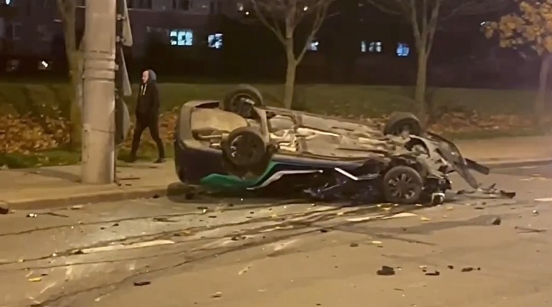 В Минске водитель протаранил четыре автомобиля и перевернулся