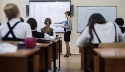 В ФПБ рассказали, как белорусским учителям заработать 2100 рублей