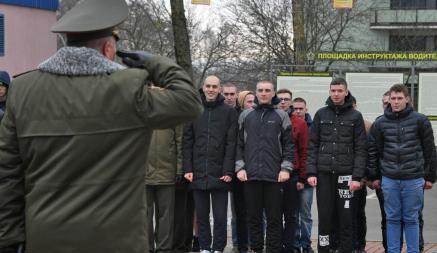Минобороны пообещало вызвать и отпустить всех военнообязанных белорусов до конца года