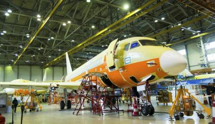 Россия не смогла собрать в 2022 году половину от запланированных самолетов Superjet-100 из-за санкций