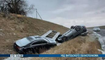 Под Оршей автовоз с машинами перевернулся в кювет