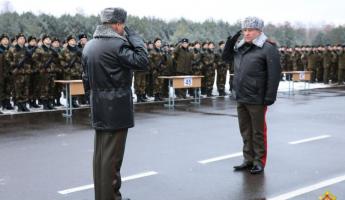 Хренин пообещал белорусским срочникам, что войны не будет
