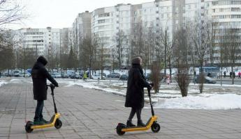 Белорусам запретили ездить за границу на электросамокатах. Почему?