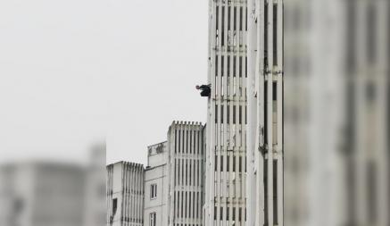 В Солигорске мужчина спрыгнул с 7 этажа