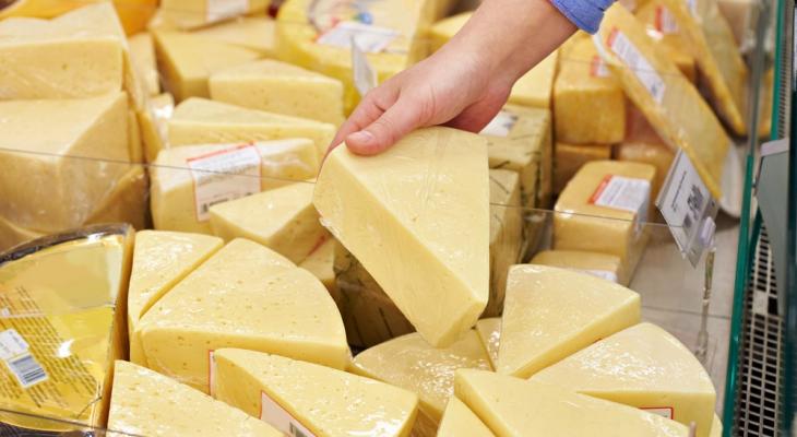 В Могилеве директора магазина обвинили в «подрыве авторитета власти» за повышение цен на сыр