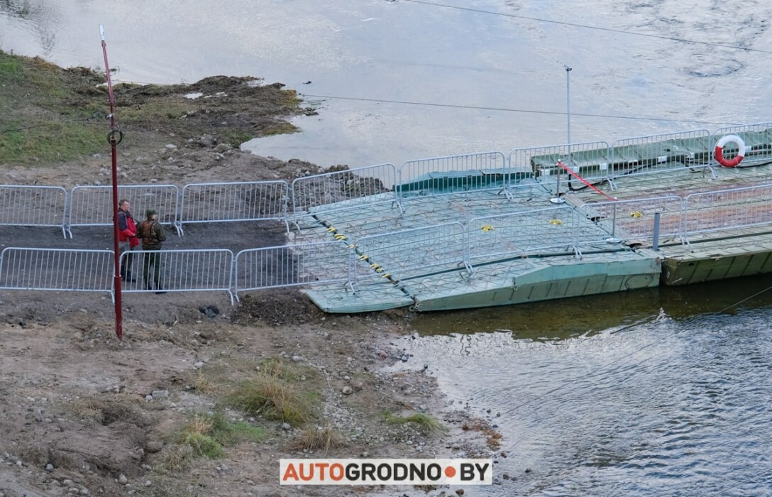 В Гродно неторжественно открыли понтонный мост для пешеходов