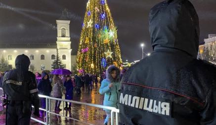В МВД Беларуси рассказали, кого будут искать возле ёлок после 23:00 на Новый год