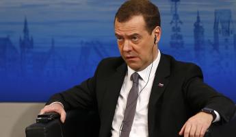 Медведев призвал запретить россиянам возвращаться из-за границы