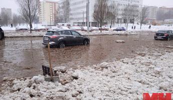 В Минске одну из улиц затопило горячей водой