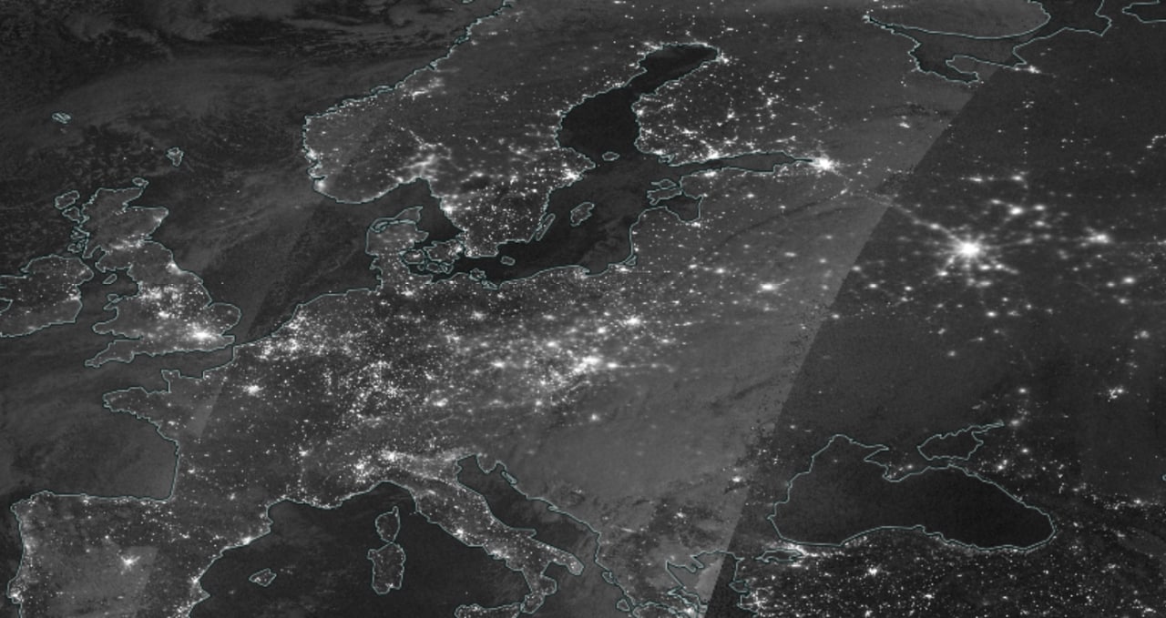 NASA показало, как Украина выглядела без света по сравнению с Россией