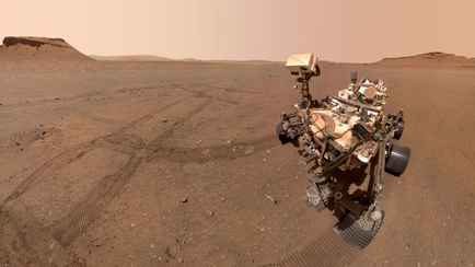 Марсоход NASA отправил ученым селфи