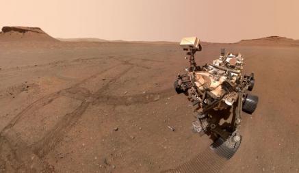 Марсоход NASA отправил ученым селфи