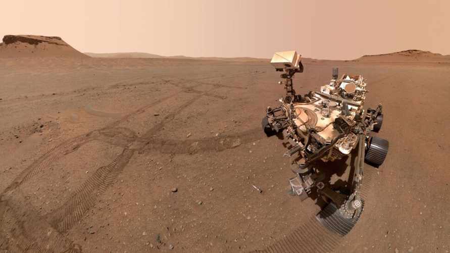 Марсоход NASA отправил ученым селфи