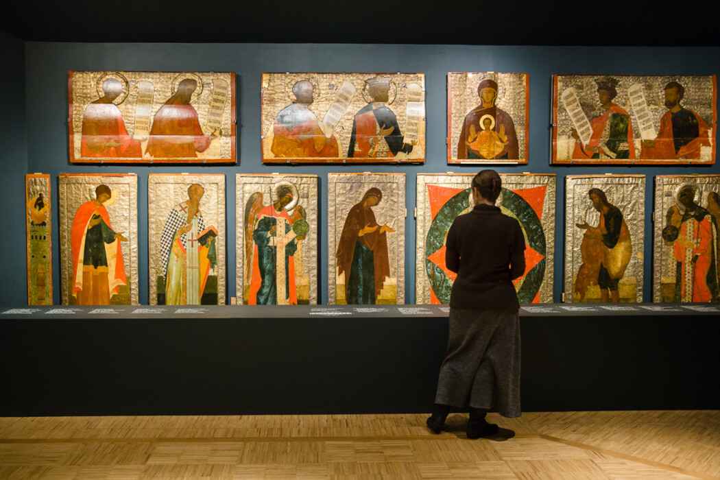 В России решили делать лекарства из икон