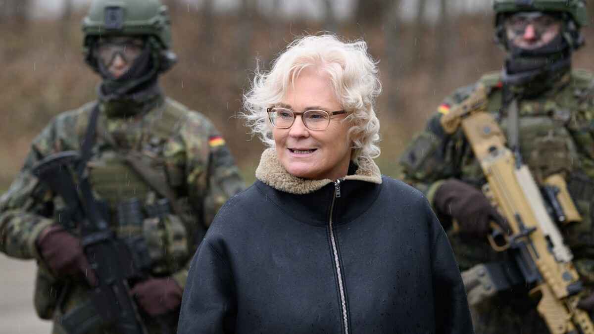 Министр обороны Германии официально объявила о своей отставке