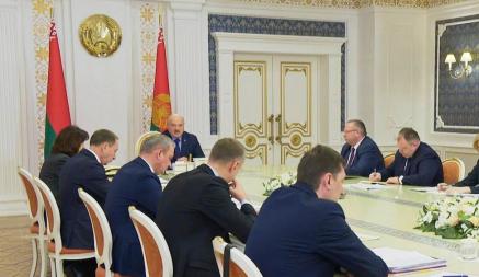«Деньги решают все» — Лукашенко призвал чиновников не успокаиваться