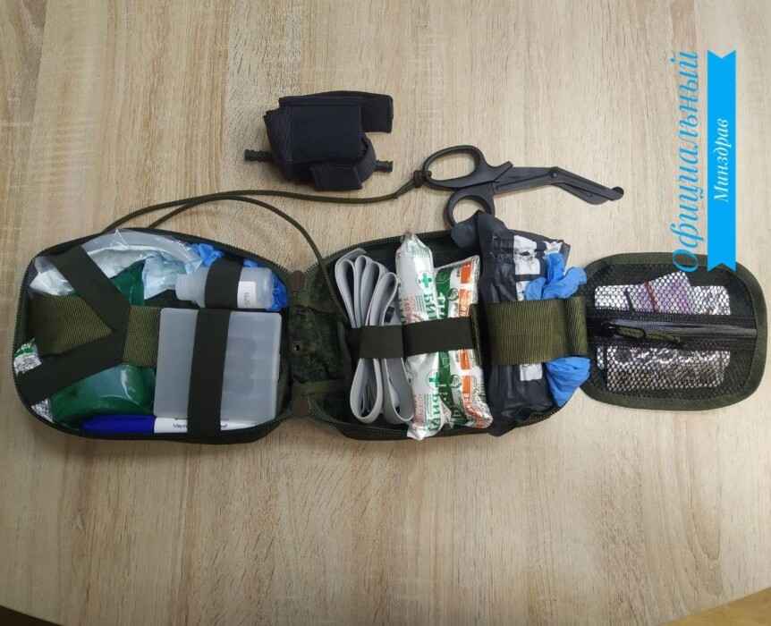 В Минздраве Беларуси показали, какие аптечки дали российским военным