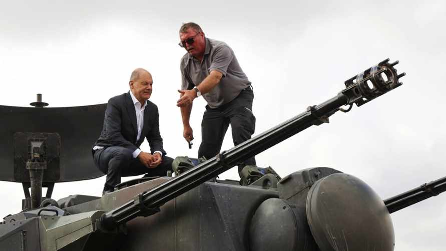 Запад загнал Шольца в угол. Германия даст добро на поставки танков в Украину?