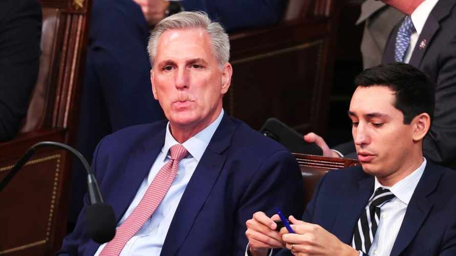 Белый дом обвинил спикера Конгресса США в сговоре с "экстремистами" из MAGA