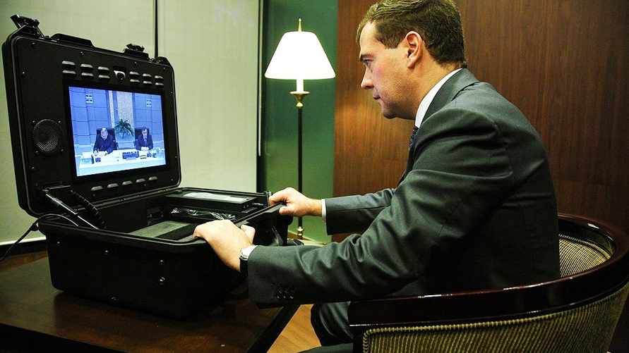 Медведев поблагодарил "пиратов", ворующих западные программы и фильмы