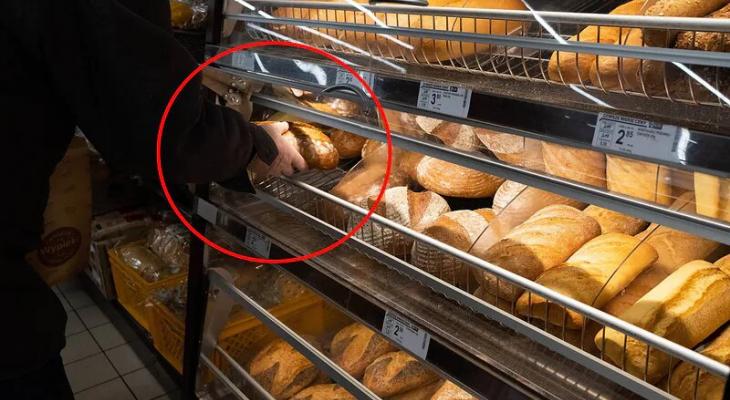Трогают все. Микробиолог рассказала, стоит ли покупать свежеиспеченный хлеб в супермаркетах