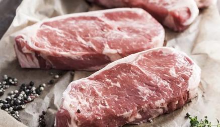 Учёные рассказали, почему мыть мясо перед приготовлением опасно