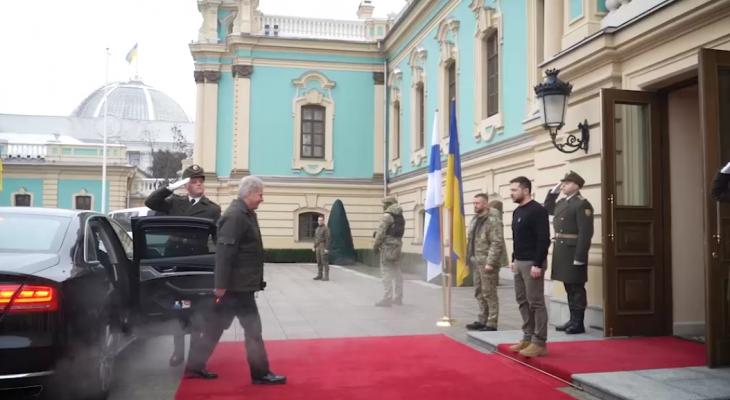 В Киев внезапно приехал президент Финляндии. С «подарками»?