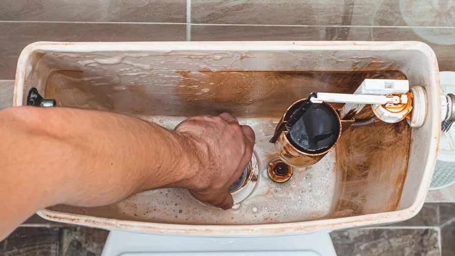 Как очистить бачок унитаза от ржавчины? Понадобится продукт за 2 рубля