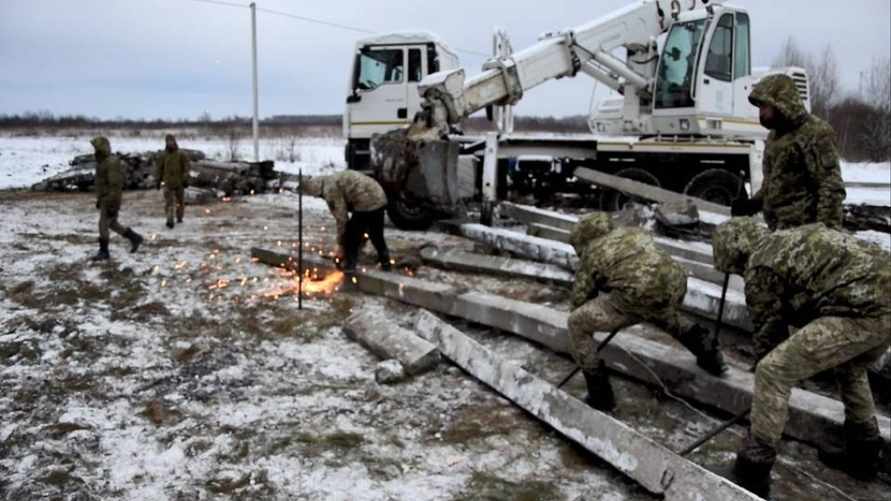 Под Киевом создали 1000 км укреплений на случай войны с Беларусью