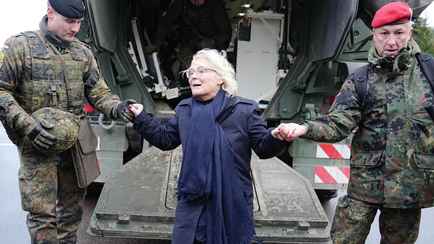 Шольц принял отставку министра обороны Германии