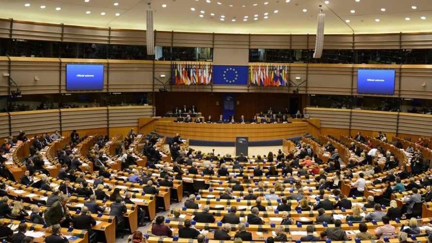 Новые санкции ЕС против Беларуси затронут уголь, авиацию и технологии — Bloomberg