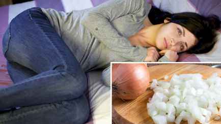 Зачем класть лук рядом с кроватью? Вот от какой частой проблемы он избавит