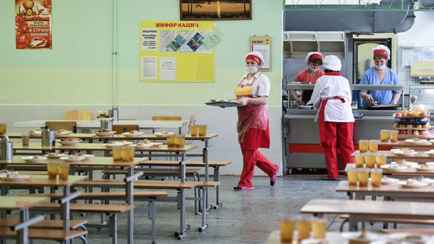 Белорусам пояснили, как они будут платить за питание детей в школах в 2023 году