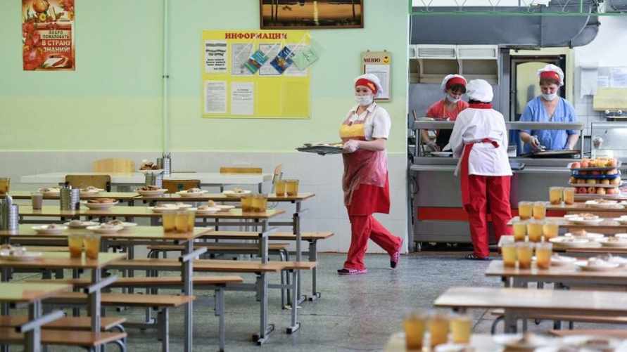 Белорусам пояснили, как они будут платить за питание детей в школах в 2023 году