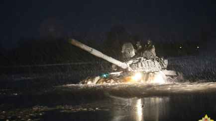 Минобороны показало форсирование реки белорусскими танками