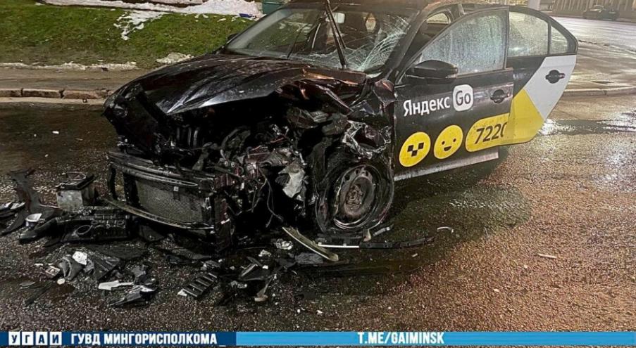 В Минске из-за жесткого столкновения авто пострадали 4 человека