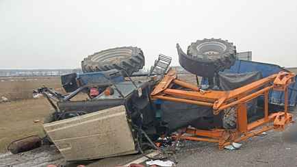 Смертельное ДТП под Минском: трактор столкнулся с фурой