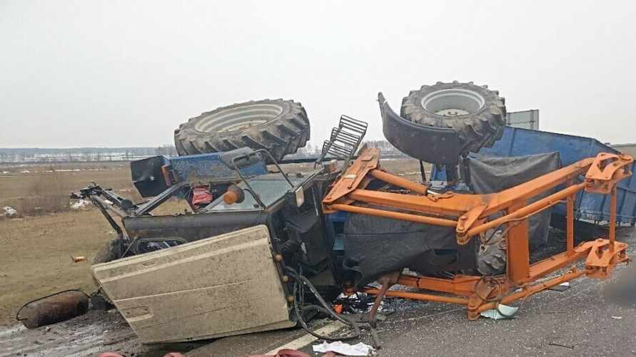 Смертельное ДТП под Минском: трактор столкнулся с фурой