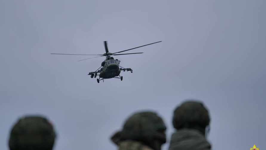 В Беларуси военных высадили из летящих вертолетов без парашютов